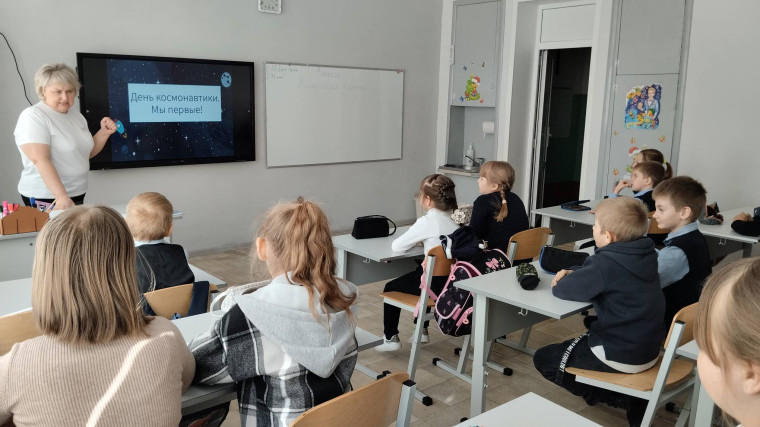 День космонавтики " Мы первые".